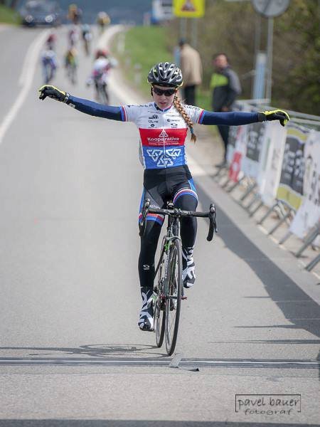 Nikola Nosková absolvuje zkrácenou verzi horské etapy na Col d&#39;Izoard