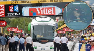 Řidič autobusu, který se zasekl v cíli Tour: Byl první den v práci!