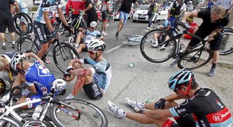 Masakr na začátek! Hromadný pád v první etapě Tour odnesl i Sagan