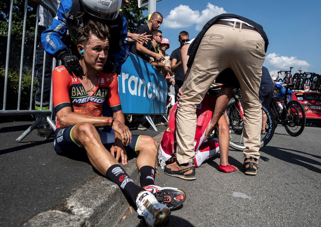 Australský cyklista Heinrich Haussler po pádu v jedné z etap Tour de France