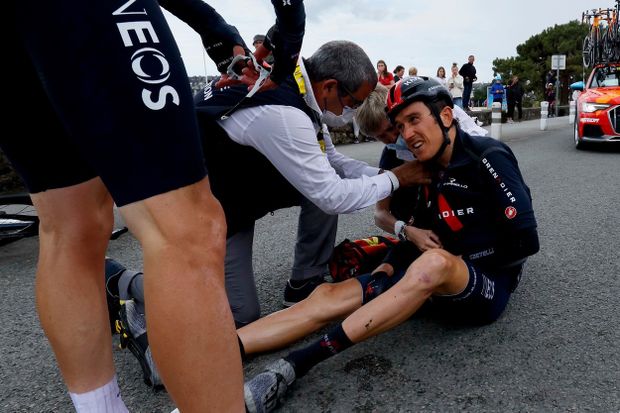 Pád během třetí etapy Tour de France potkal i Gerainta Thomase Pád během třetí etapy Tour de France potkal i Gerainta Thomase