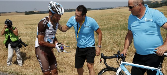 Peraud po pádu ve 13. etapě Tour de France do cíle dojel