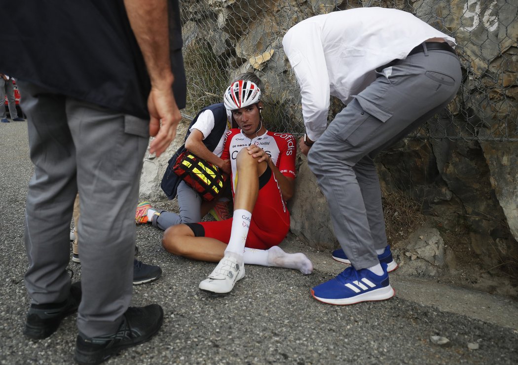 Anthony Perez měl ve třetí etapě Tour de France těžký pád