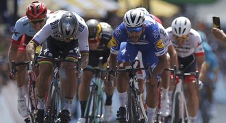 Sagan v první etapě Tour skončil druhý, Frooma vytlačili ze silnice