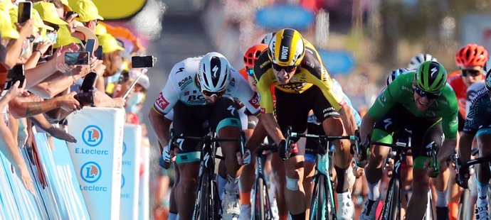 Peter Sagan přišel kvůli strčení do Wouta van Aerta o druhé místo v 11. etapě Tour