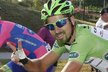 Peter Sagan vyrazil na poslední etapu Tour de France se zelenou bradkou...