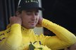 Slovenský cyklista Peter Sagan obléká poprvé v kariéře žlutý dres pro vedoucího závodníka Tour de France