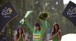Slovenský cyklista Peter Sagan přebírá trofej pro nejlepšího spurtera Tour de France