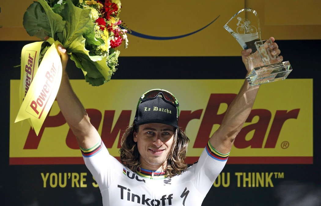 Peter Sagan oslavuje vítězství v šestnácté etapě letošní Tour de France