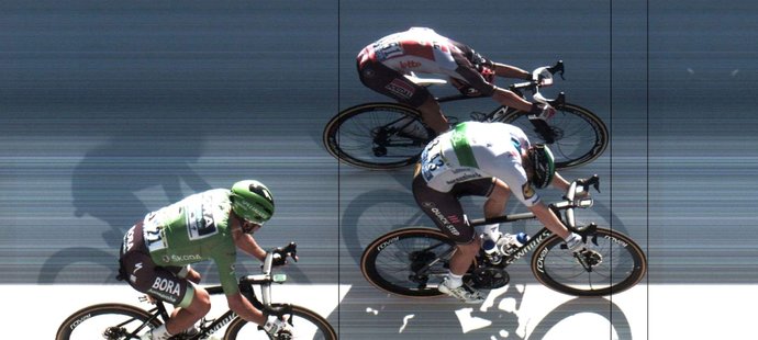 Cílová fotografie ve finiši 10. etapy cyklistické Tour de France