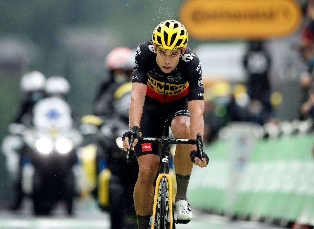 Američan Sepp Kuss dojíždí do cíle osmé etapy Tour de France