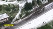 Devatenáctou etapu Tour de France ukončilo krupobití a sníh, organizátoři zastavili závod zhruba 25 kilometrů před plánovaným cílem
