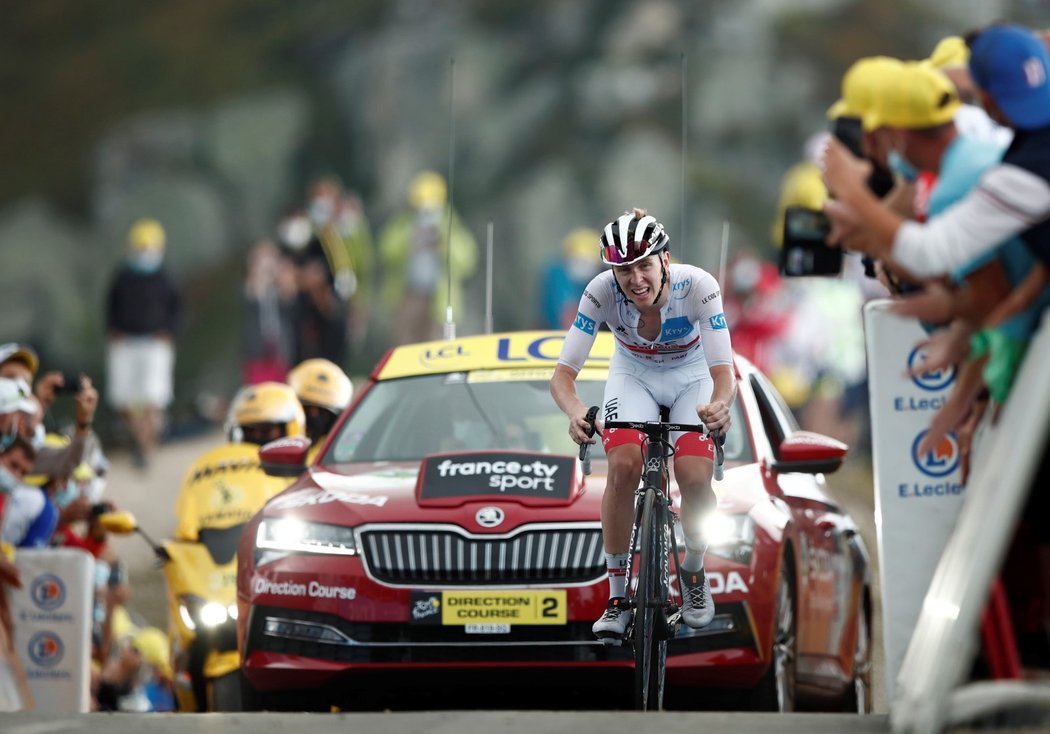 Tadej Pogačar se v náročném finiši 17. etapy Tour de France neudržel Rogliče a v celkovém pořadí na něj ztratil...