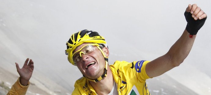 Thomas Voeckler naprosto vyčerpaný dojíždí do cíle 18. etapy Tour de France. Žlutý trikot uhájil o 15 vteřin