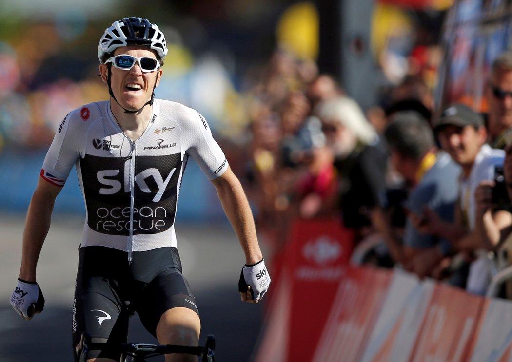 Britský jezdec Geraint Thomas se raduje z vítězství v jedné z horských etap na Tour de France