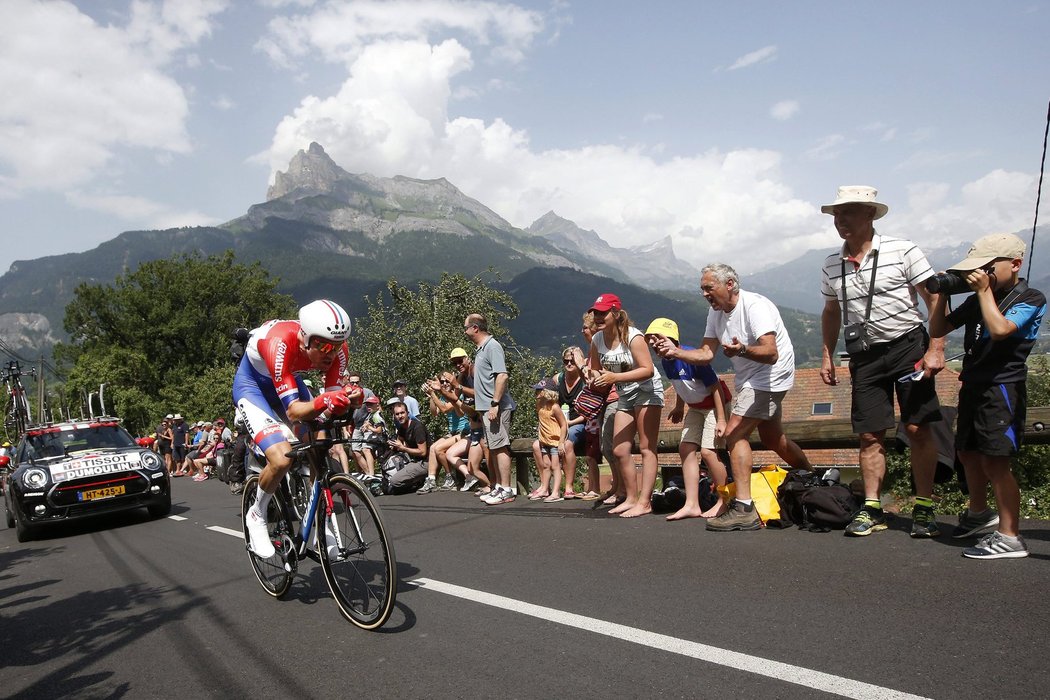 Tom Dumoulin projel druhou časovkou na Tour de France za 31 minut a 4 vteřiny