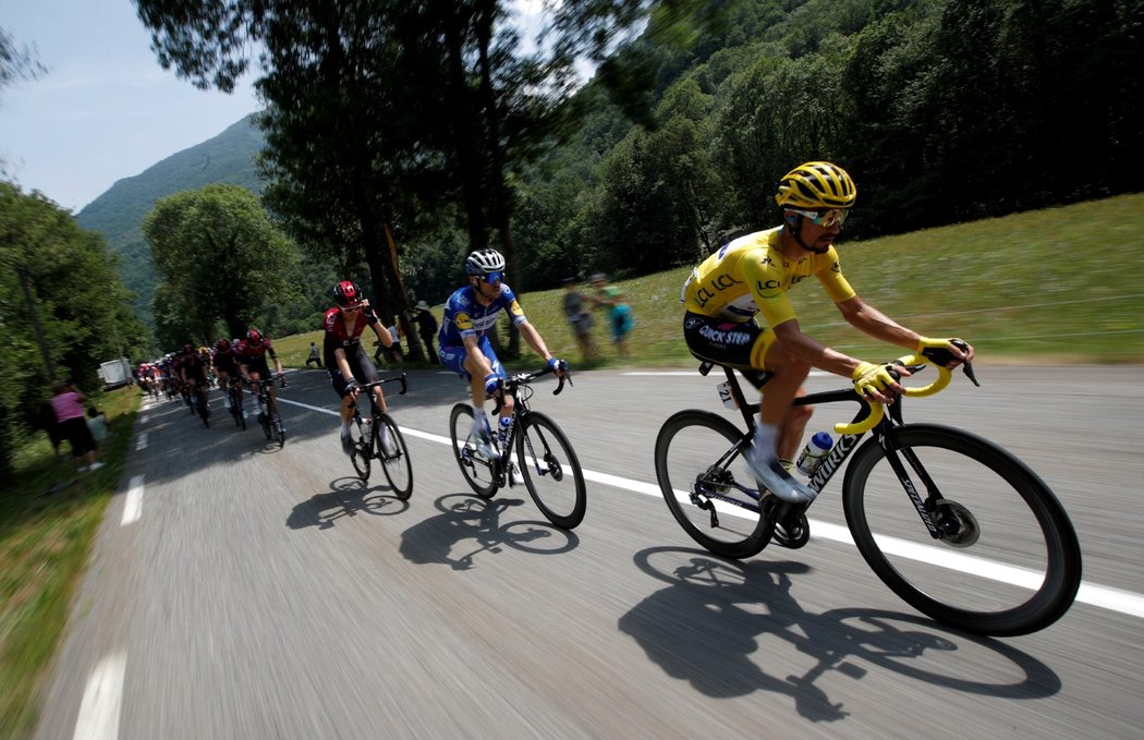 Cyklisté během 15. etapy Tour de France