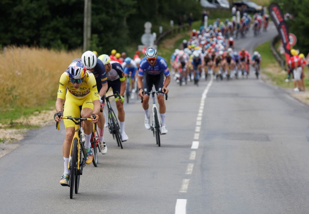 Průběžný lídr Tour de France Wout Van Aert během šesté etapy