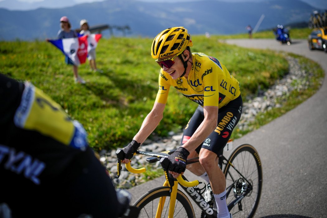Obhájce titulu Jonas Vingegaard si v královské 17. etapě Tour de France upevnil vedení