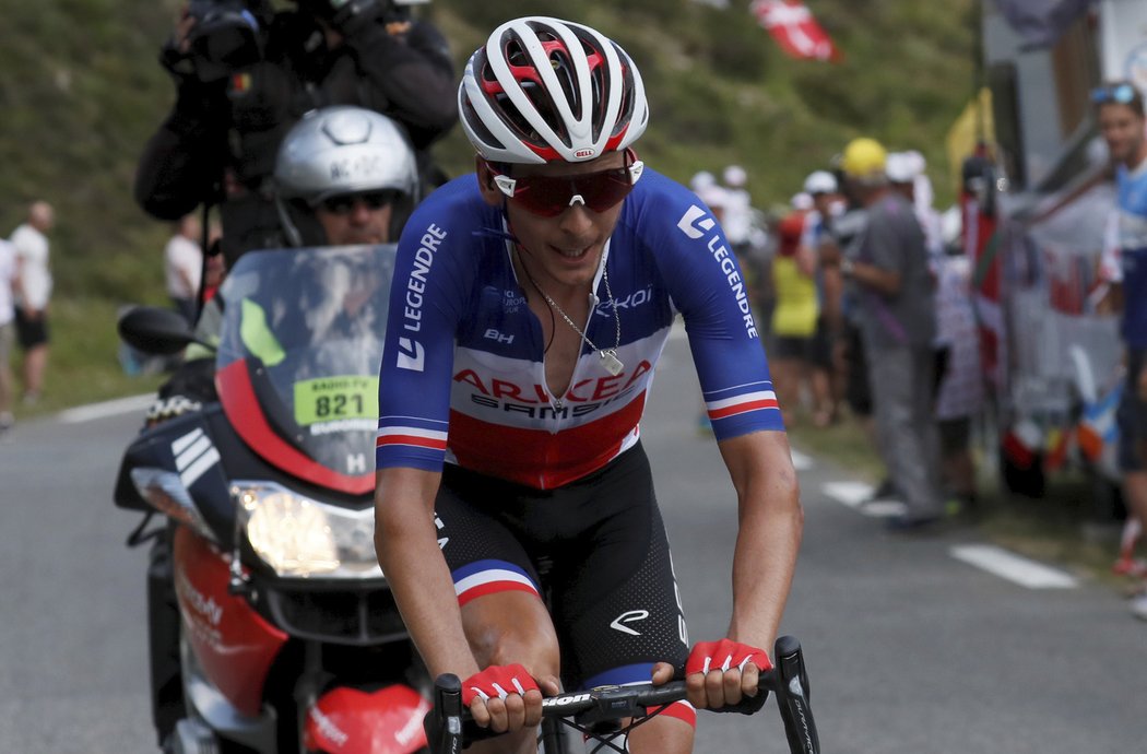 Francouzský šampion Warren Barguil při stoupání na legendární Tourmalet