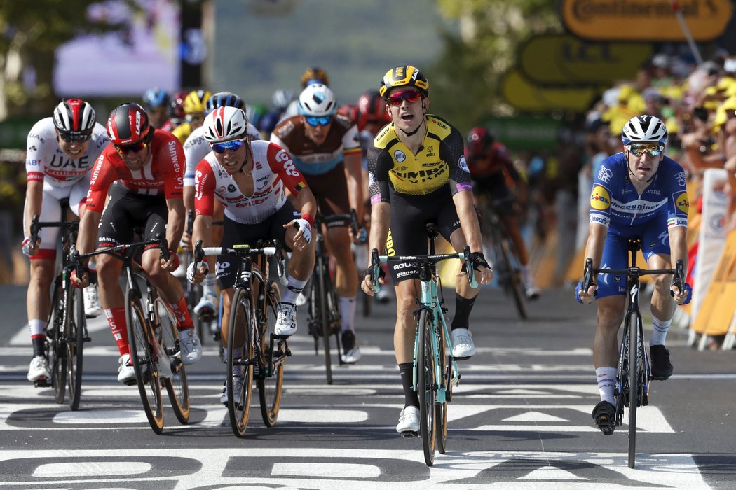 Wout van Aert ovládl pondělní etapu Tour de France