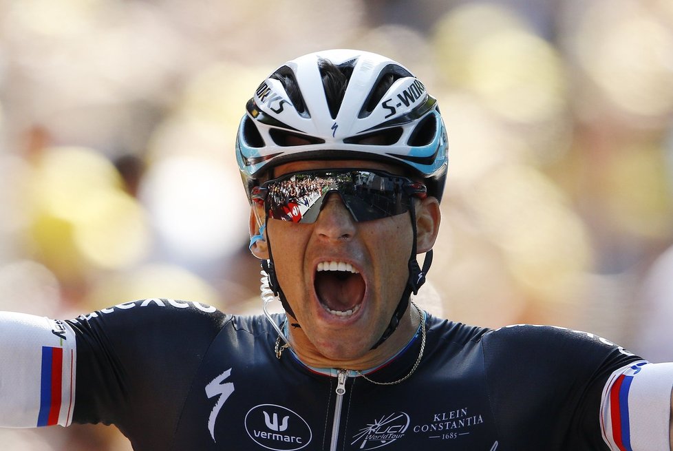 Zdeněk Štybar protíná jako vítěz cílovou pásku šesté etapy Tour de France