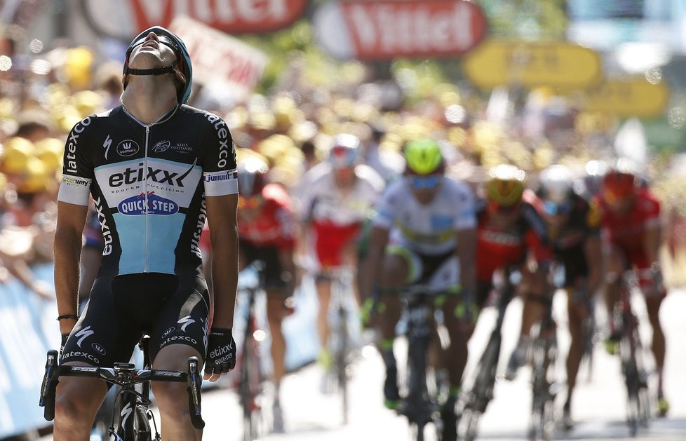 Zdeněk Štybar v euforii po svém triumfu v šesté etapě Tour de France