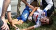 Zraněný Steff Cras trpí po své pádu zaviněném neukázněnými fanoušky na Tour de France