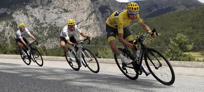 Chris Froome během stoupání na Col d&#39;Izoard