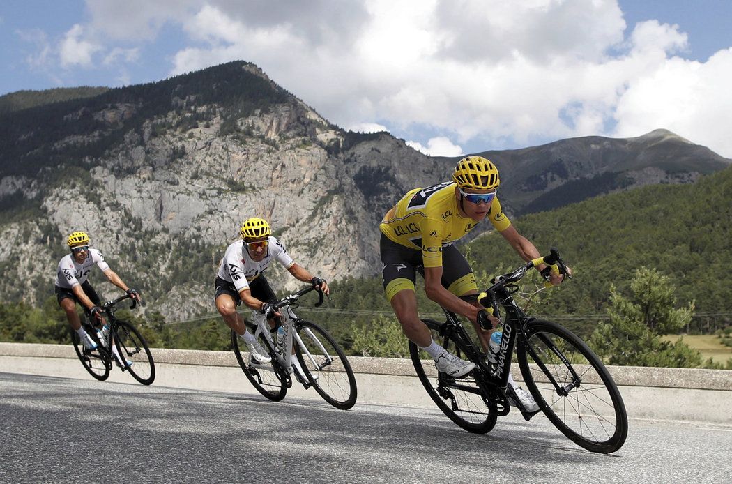 Chris Froome během stoupání na Col d&#39;Izoard