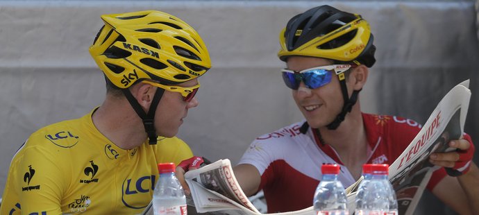 Froome a Molard debatují nad sportovním tiskem