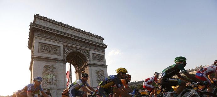 Poslední metry pro závodníky Tour de France