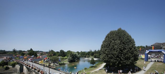 Jezdci mají za sebou na Tour de France první horskou etapu