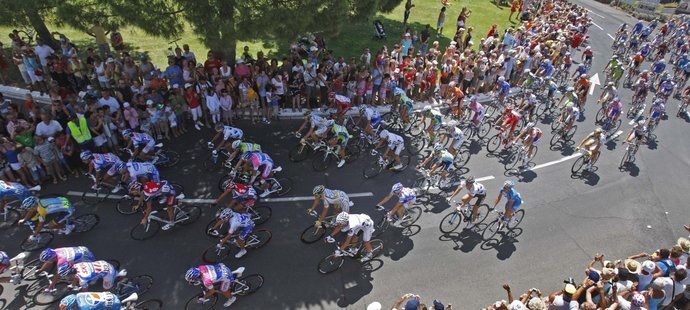 Peloton Tour de France na trati páté etapy 