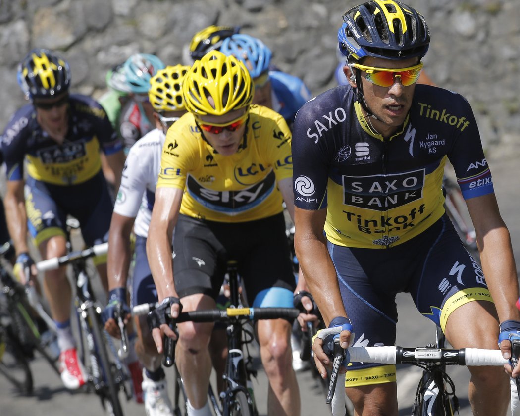 Alberto Contador v deváté etapě opět potřeboval pomoc Romana Kreuzigera