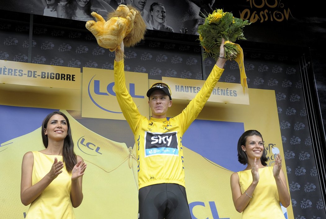 Froome zůstává i po neděli oblečen ve žlutém