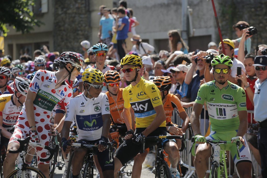 Peloton na startu 9. etapy Tour de France 2013