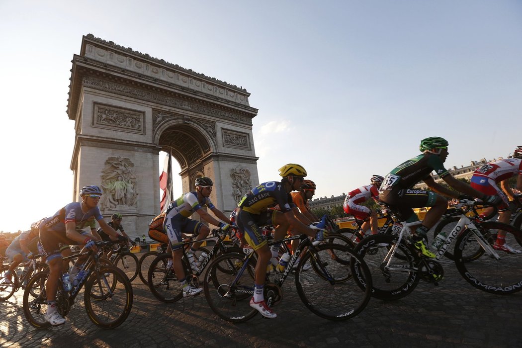 Poslední metry pro závodníky Tour de France