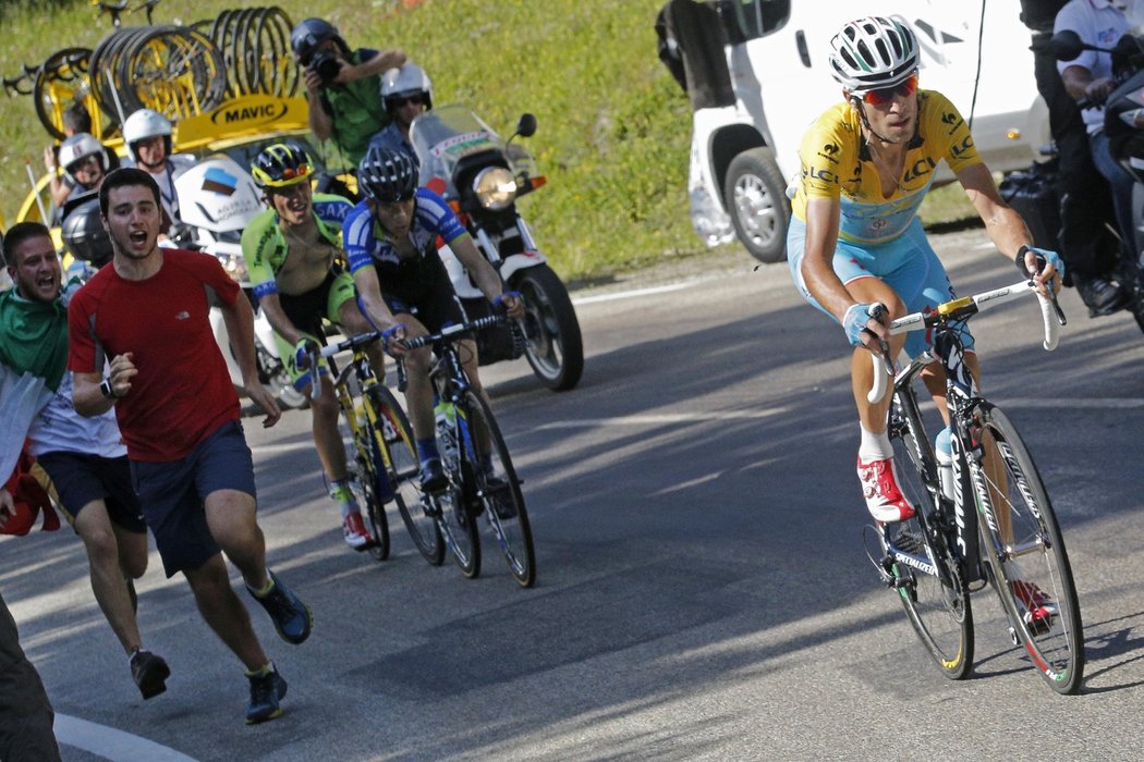 Ital Vincenzo Nibali je i po patnácté etapě v čele Tour de France, český závodník Leopold König je osmý