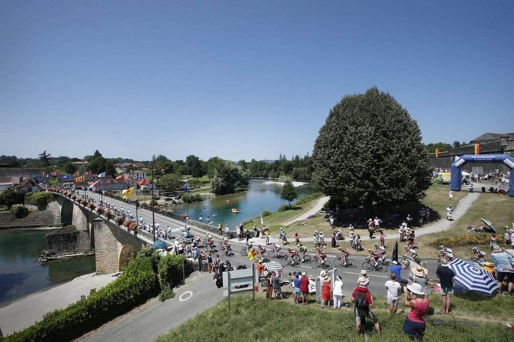 Jezdci mají za sebou na Tour de France první horskou etapu