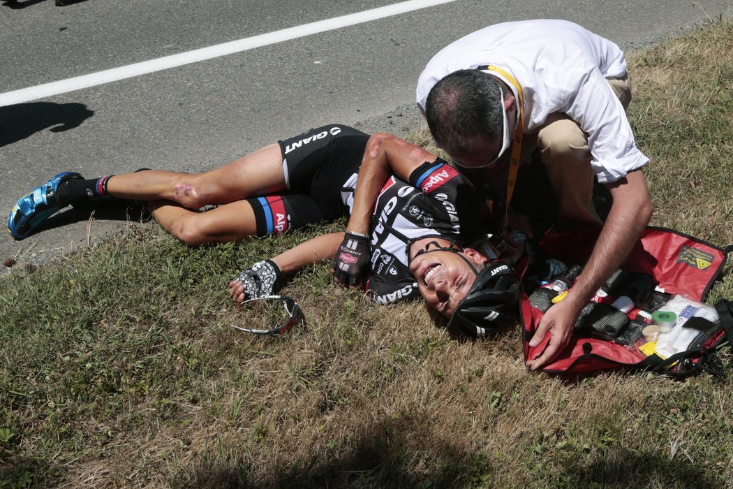 V 10. etapě Tour de France upadl Warren Barguil