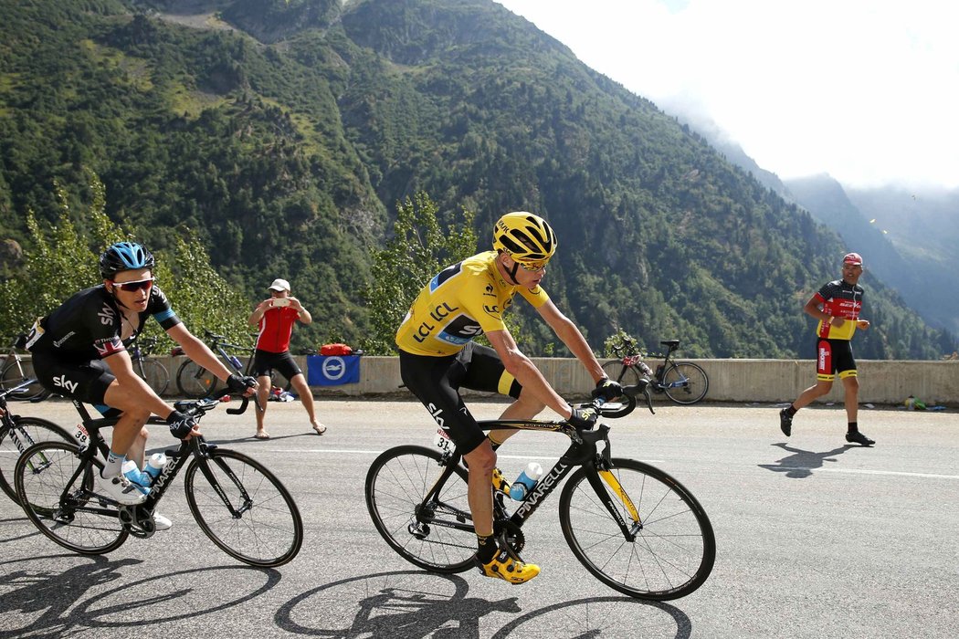 Chris Froome drží žlutý trikot i po 18. etapě