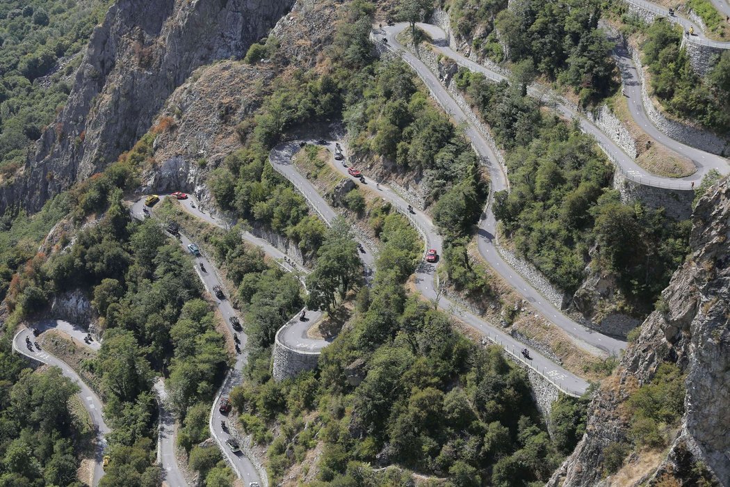 Náročné serpentiny prověřily jezdce v 18. etapě Tour de France