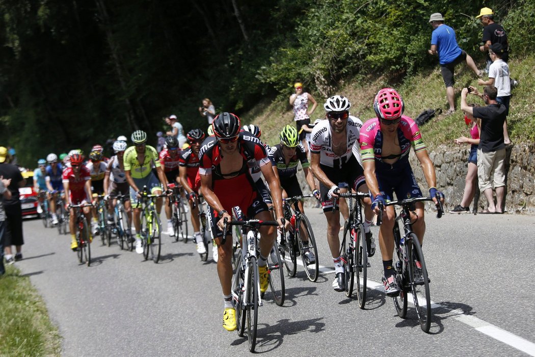 Jezdci na Tour de France zdolávají 19. etapu
