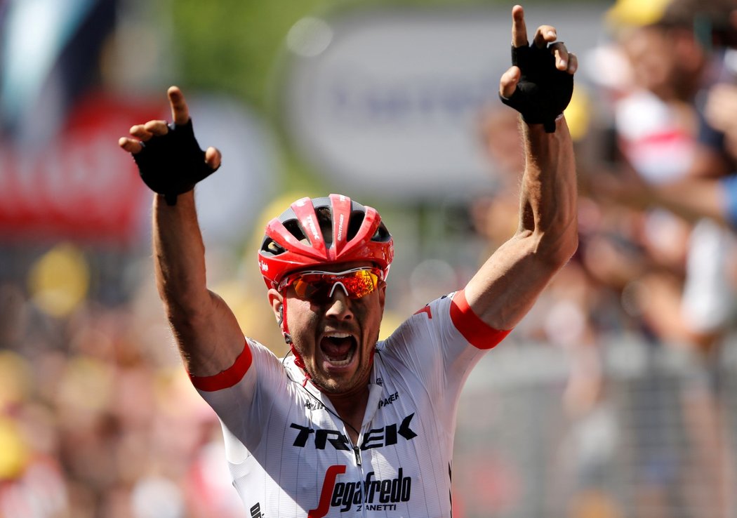 Německý závodník stáje Trek-Segafredo John Degenkolb se raduje z vítězství v 9. etapě Tour de France