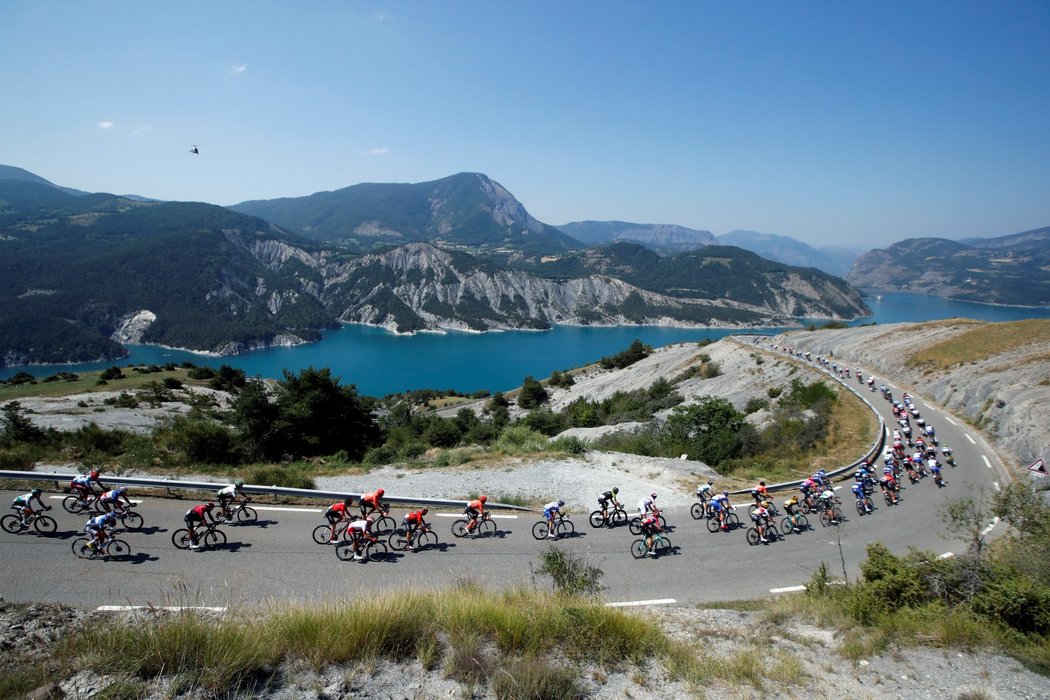 Krásná panoramata během 18. etapy cyklistické Tour de France