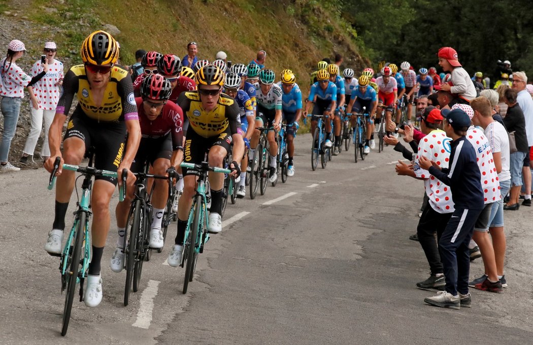 Brutální výšlap ve 20. etapě Tour de France pořádně potrápil cyklisty