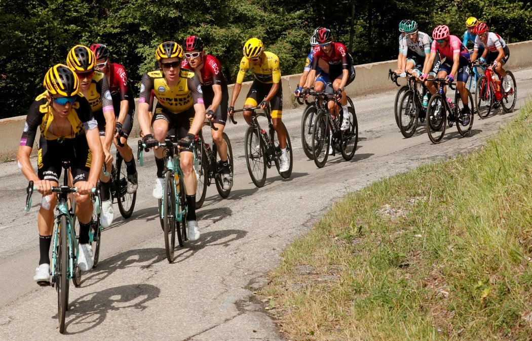 Brutální výšlap ve 20. etapě Tour de France pořádně potrápil cyklisty