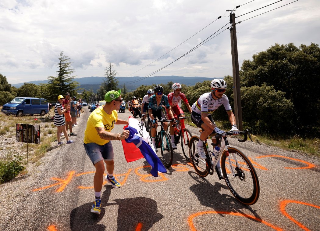 Pohled na peloton v 11. etapě Tour de France