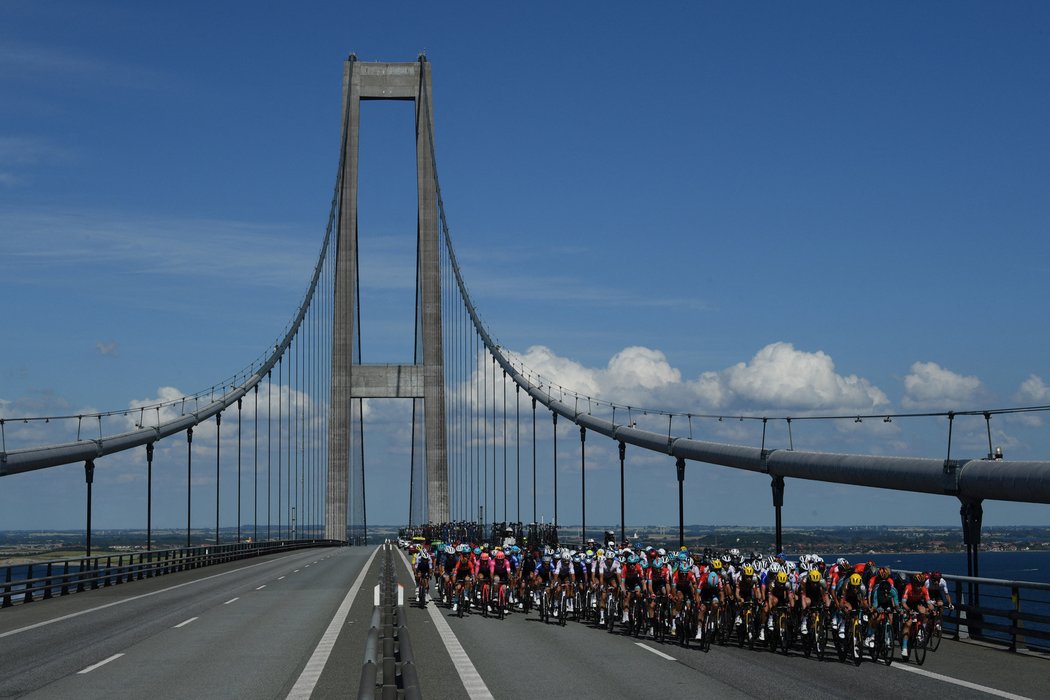 Trasa druhé etapy vedla přes unikátní 18 kilometrů dlouhý most